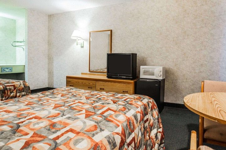2 Double Beds (5 of 7)