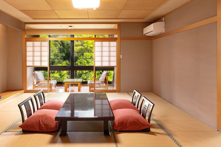 Room 12 of 63
