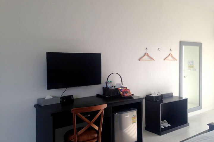 Room 13 of 42