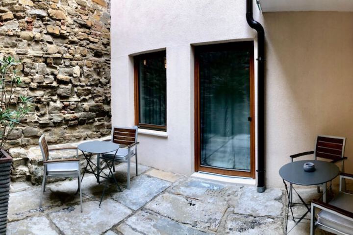 Hotel Exterior 86 of 96