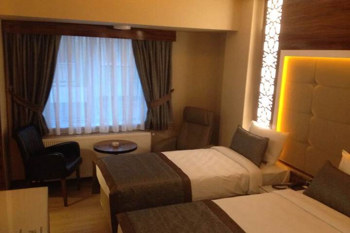 Room 9 of 35