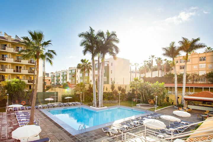 Hotel Pool