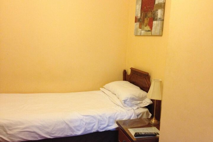 Room 17 of 39