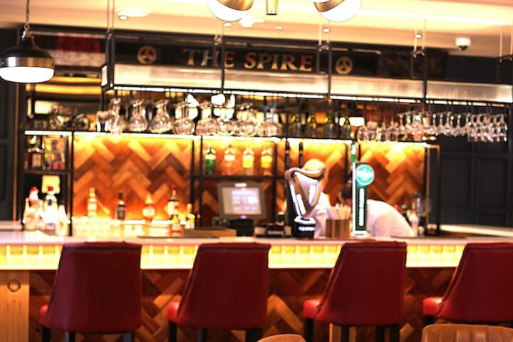 Lounge 30 of 43