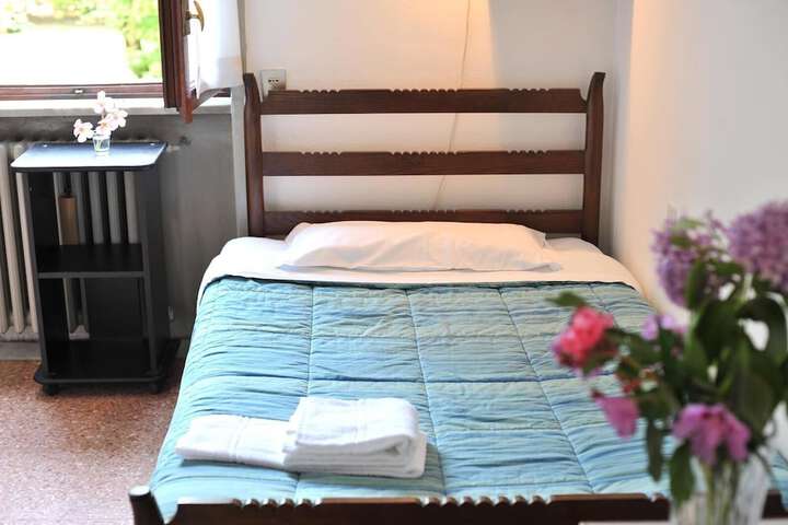Room 10 of 25