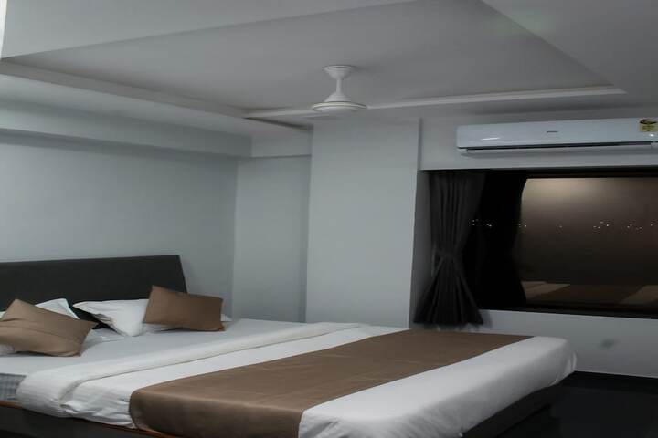 Room 7 of 13