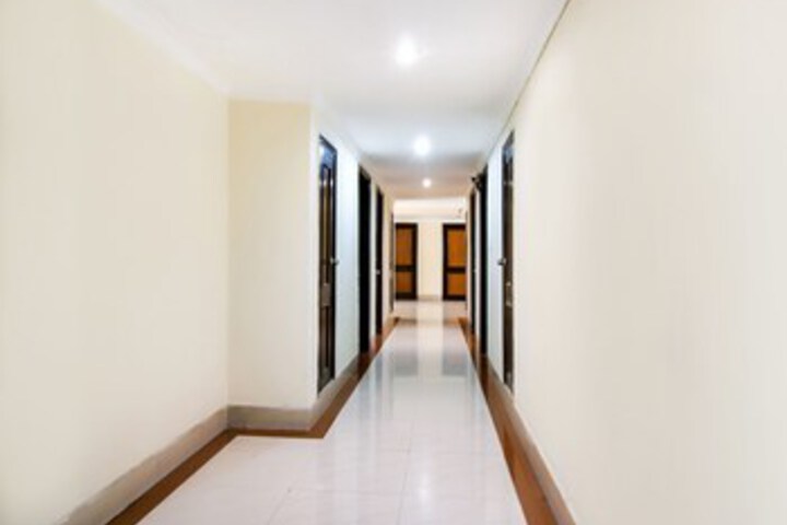 Ballroom/Hall 9 of 28