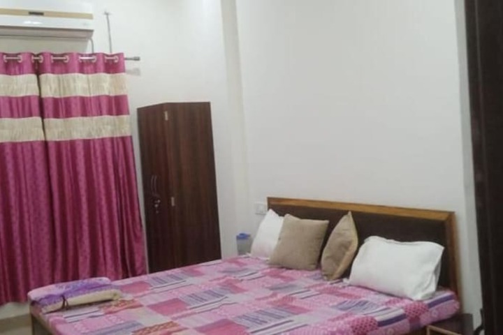 Room 6 of 18