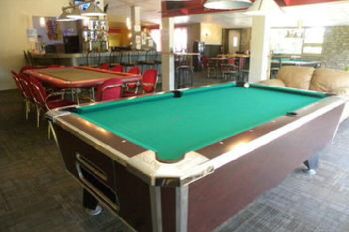 Lounge 8 of 11