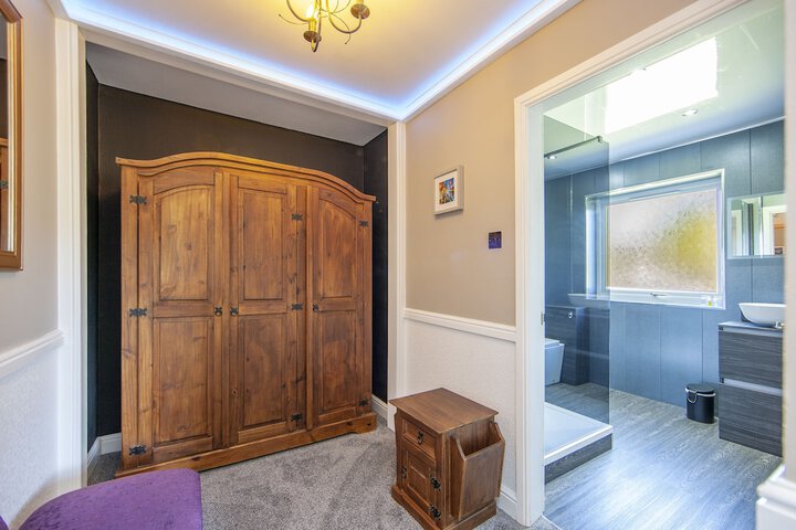 Room 10 of 77