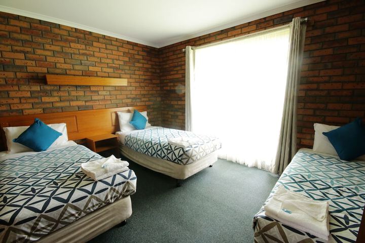 Room 9 of 33