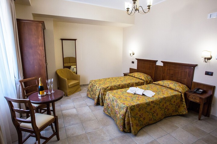 Room 25 of 27
