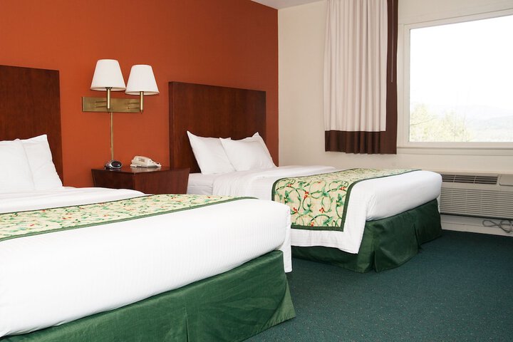 2 Queen Beds (3 of 5)