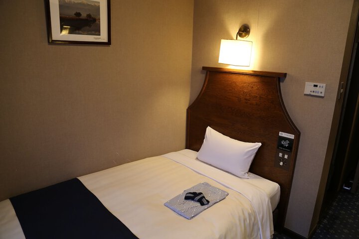 Room 7 of 34