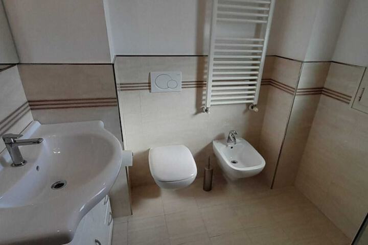 Room 45 of 61