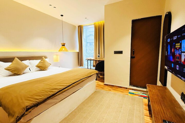 Room 72 of 104