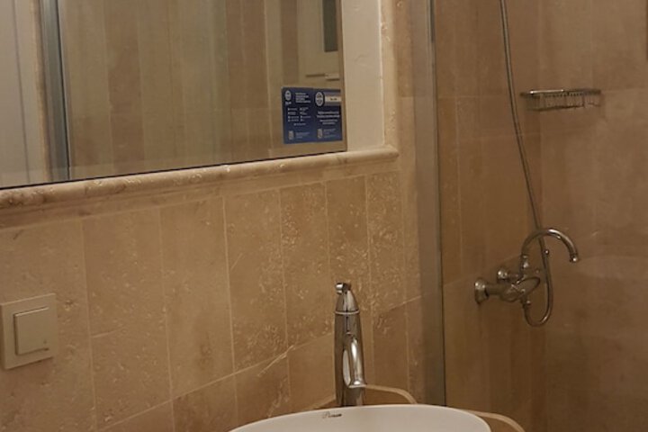 Room 85 of 137