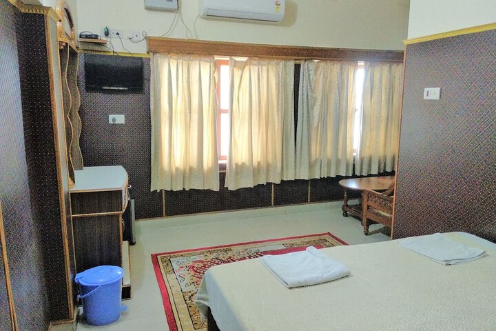 Room 16 of 38
