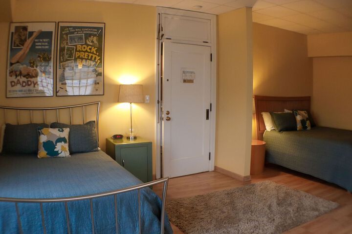 Room 6 of 107