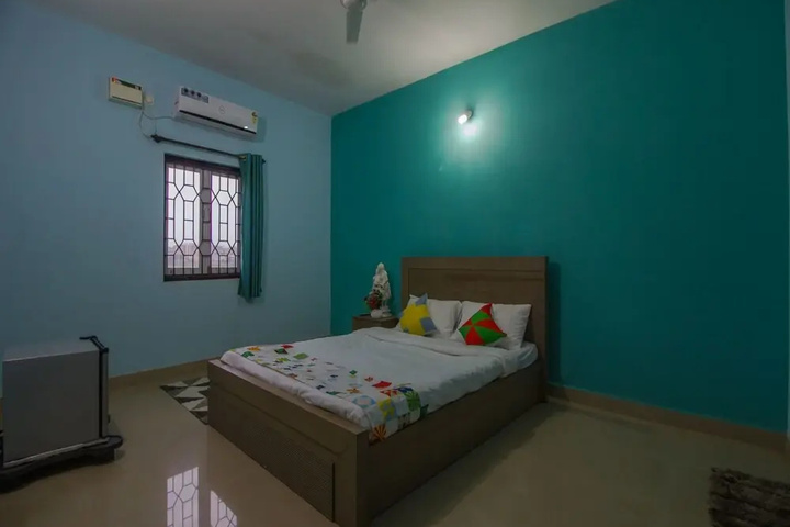 Room 2 of 9