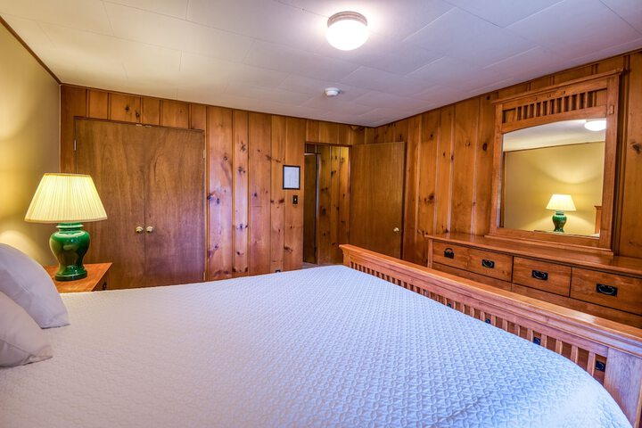 Slope Queen Bed with View (88 of 100)
