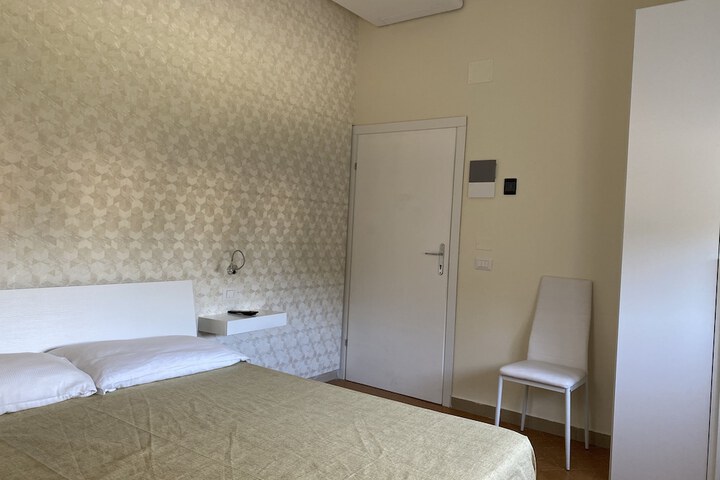 Room 32 of 99