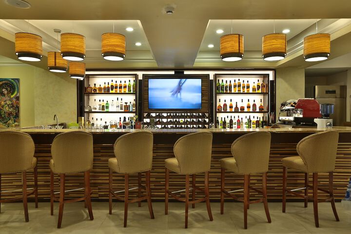 Lounge 40 of 44