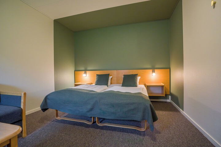 Room 4 of 37
