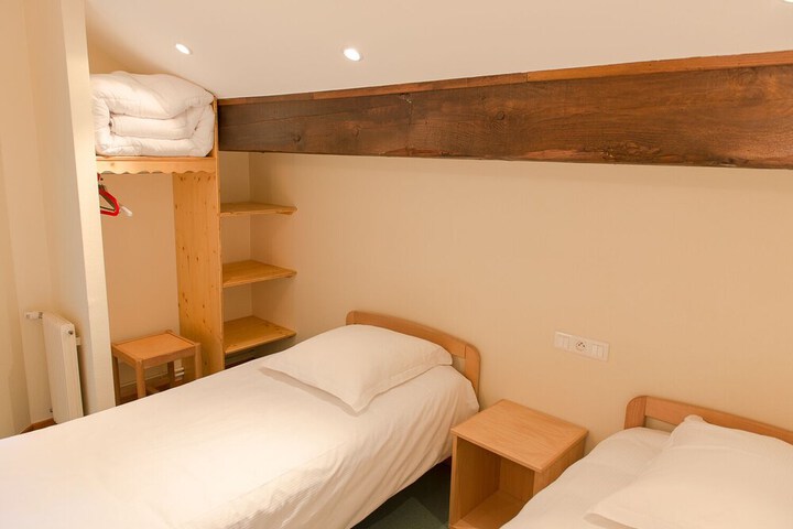 Room 6 of 115