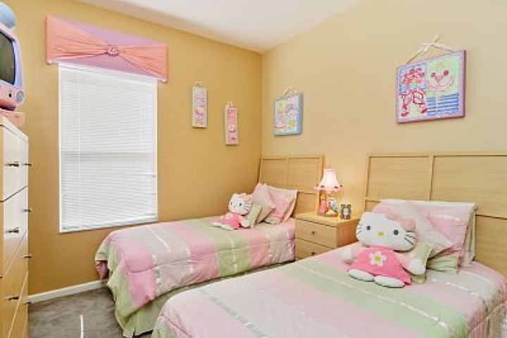 Room 4 of 19