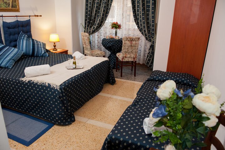 Room 4 of 14