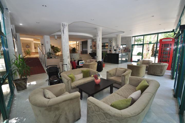 Entrance & Lobby