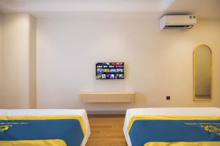 Room 8 of 50