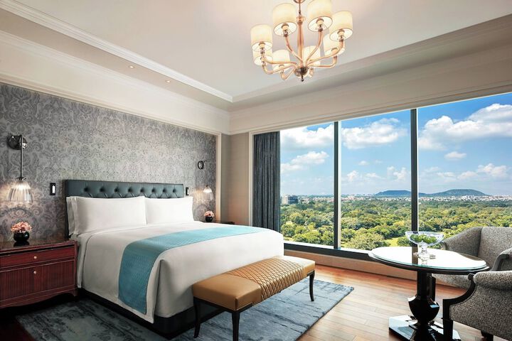 Room 12 of 76