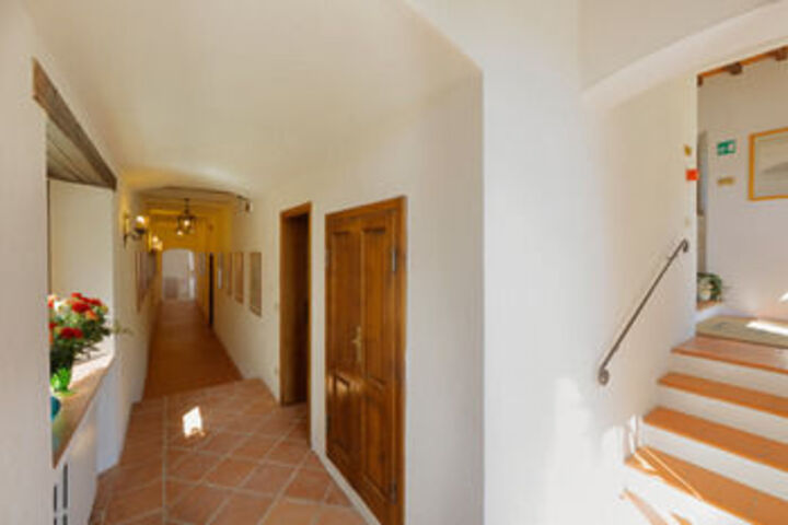 Ballroom/Hall 19 of 22