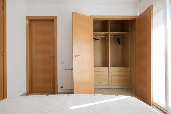 Room 5 of 16