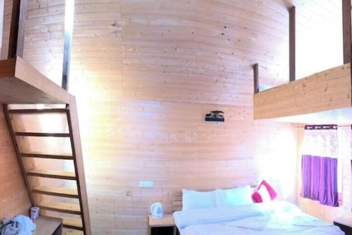Room 7 of 44