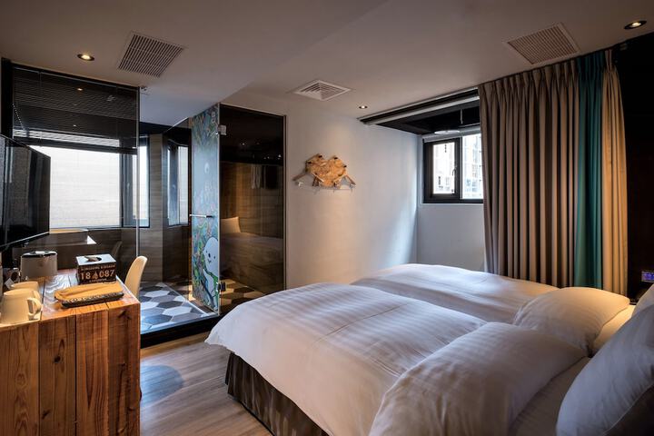 Room 9 of 77