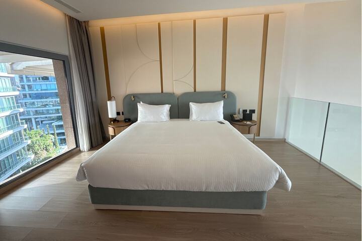 Room 25 of 83