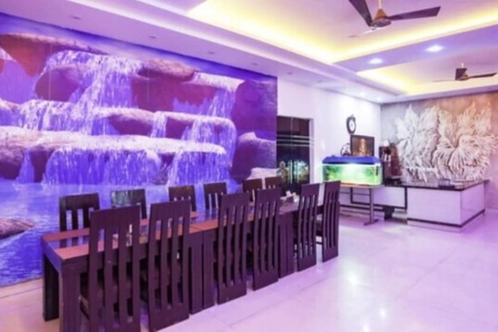 Room 6 of 12