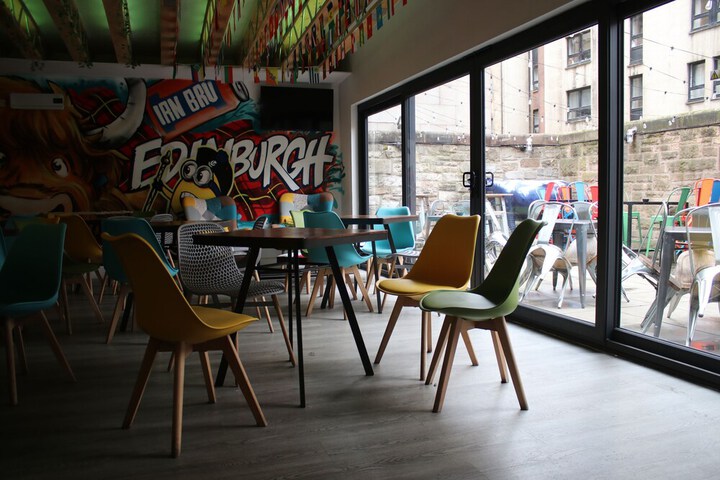 Lounge 63 of 76