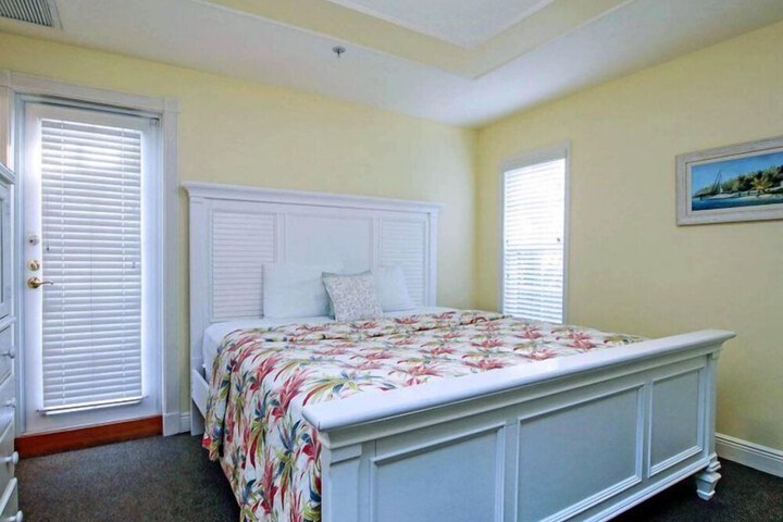Room 6 of 32