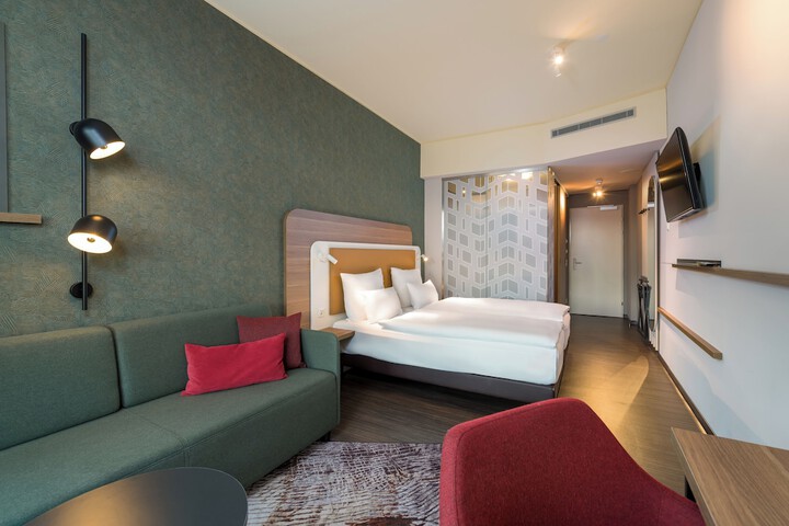 Room 30 of 164