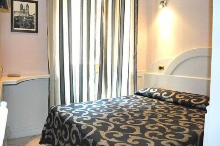 Room 5 of 49