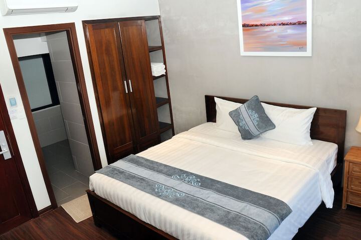 Room 12 of 21