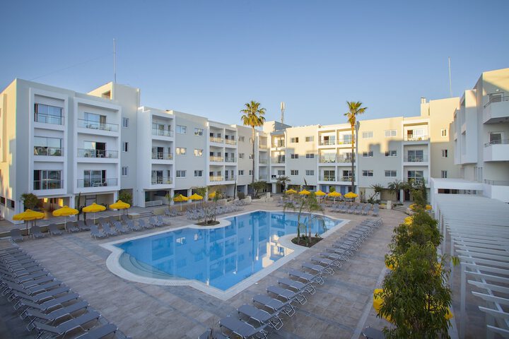 Pool Hotel