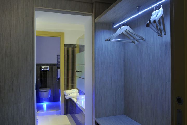 Room 30 of 59
