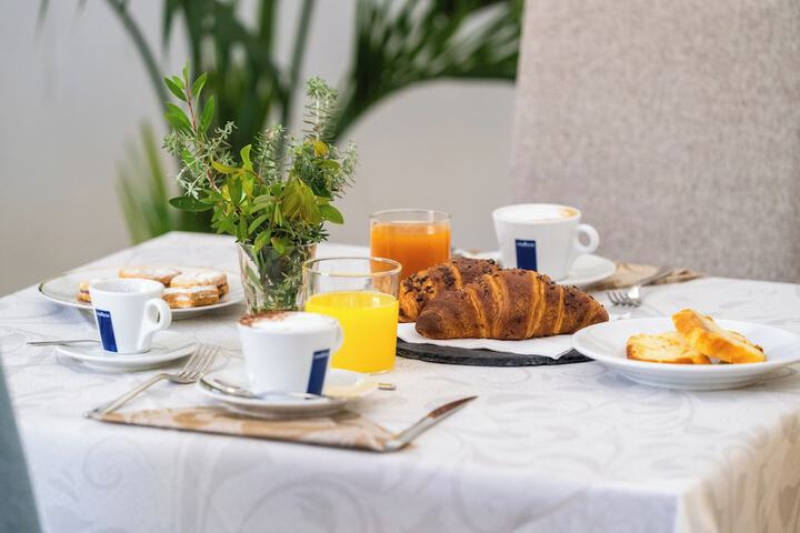 Breakfast/Coffee Service 31 of 43