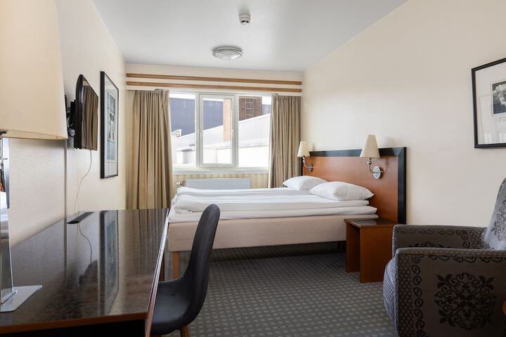 Room 43 of 87