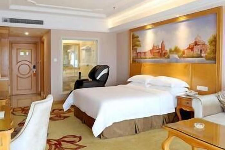 Room 5 of 20
